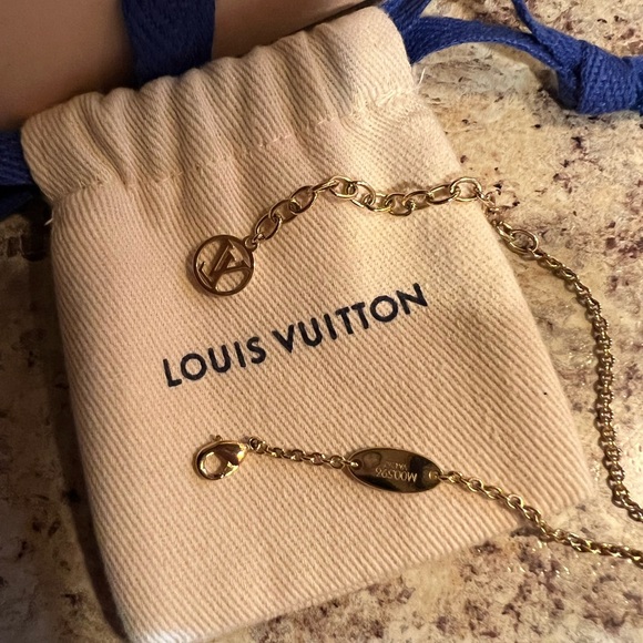 LOUIS VUITTON Metal Crystal LV Iconic Necklace - Picture 3 of 11